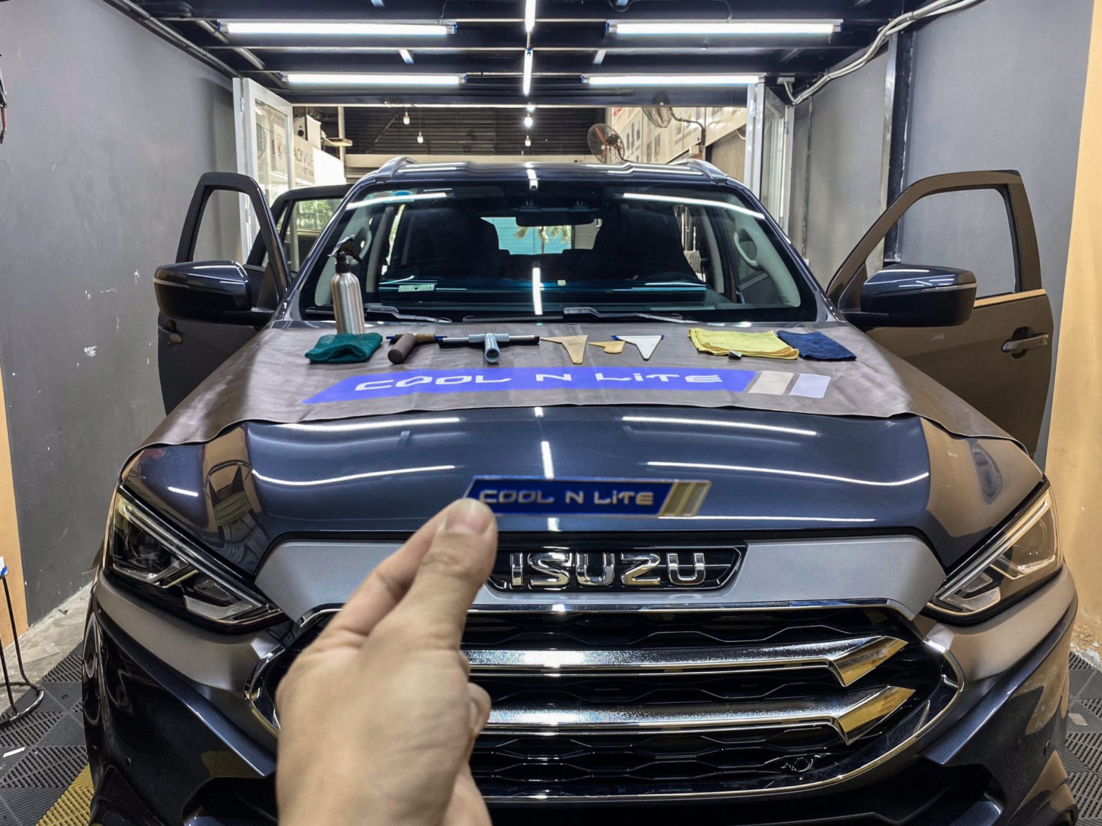 Isuzu Dmax dán full xe phim cách nhiệt Cool N Lite tại Dap Auto