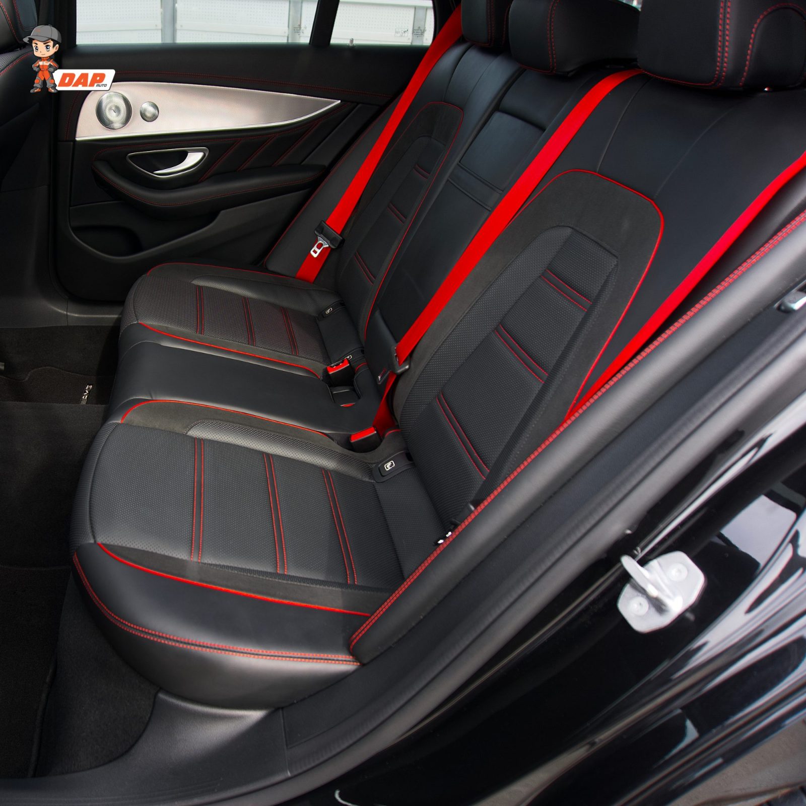 mẫu bọc ghế da ô tô phối màu đỏ-đen thể thao cho xe SUV