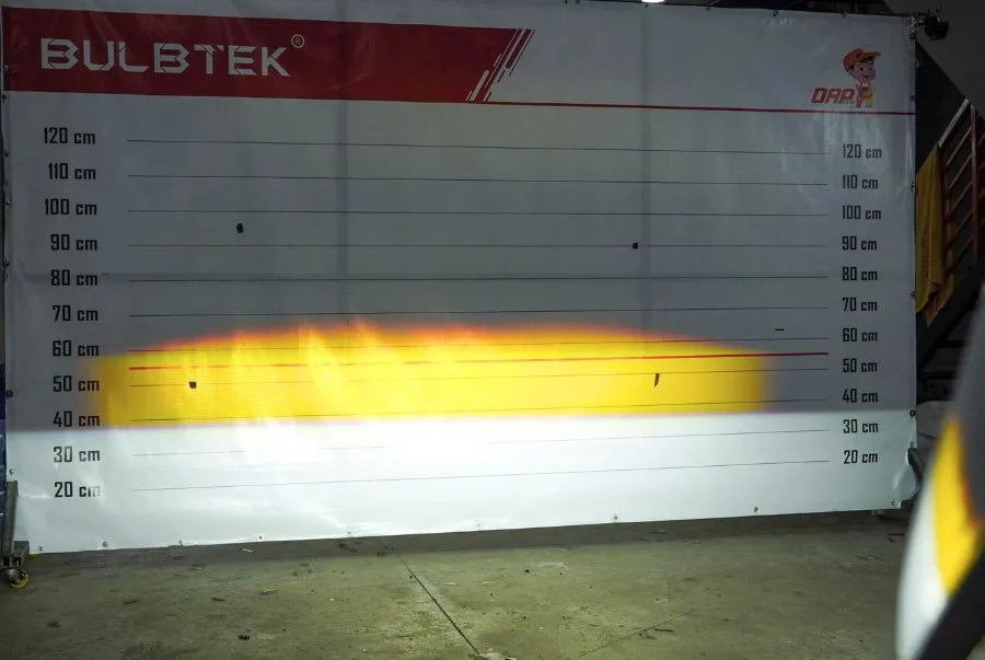 Trợ sáng Cyber 3 với ánh sáng tâm pha vàng 3000K xuyên mưa tốt